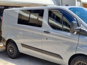 Window- clamped in sliding / flush window
